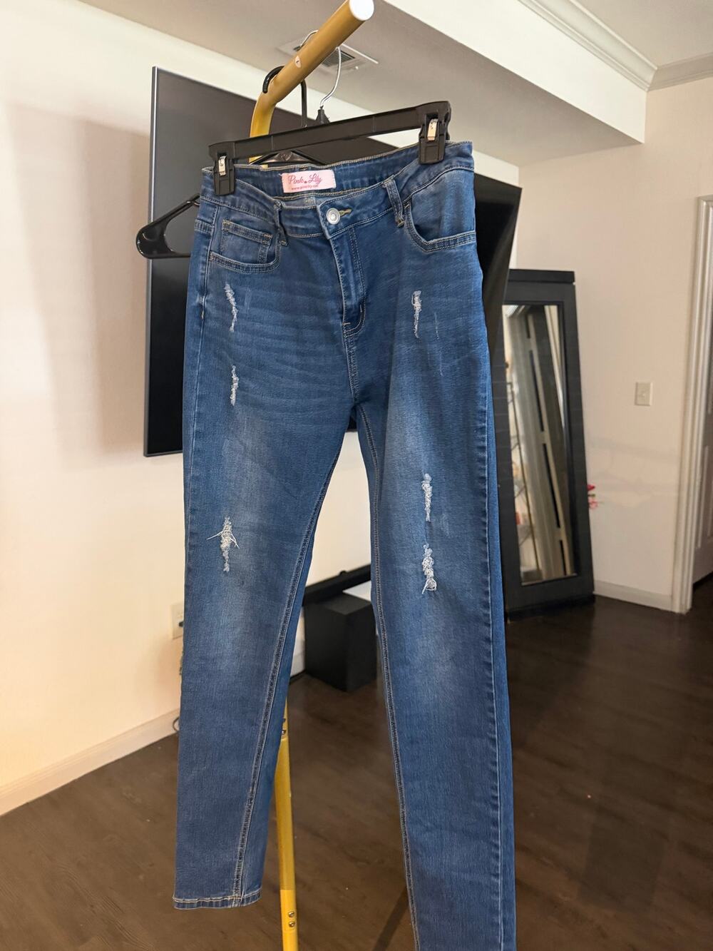 Pink Lily Distressed Skinny Jeans in a medium wash finish